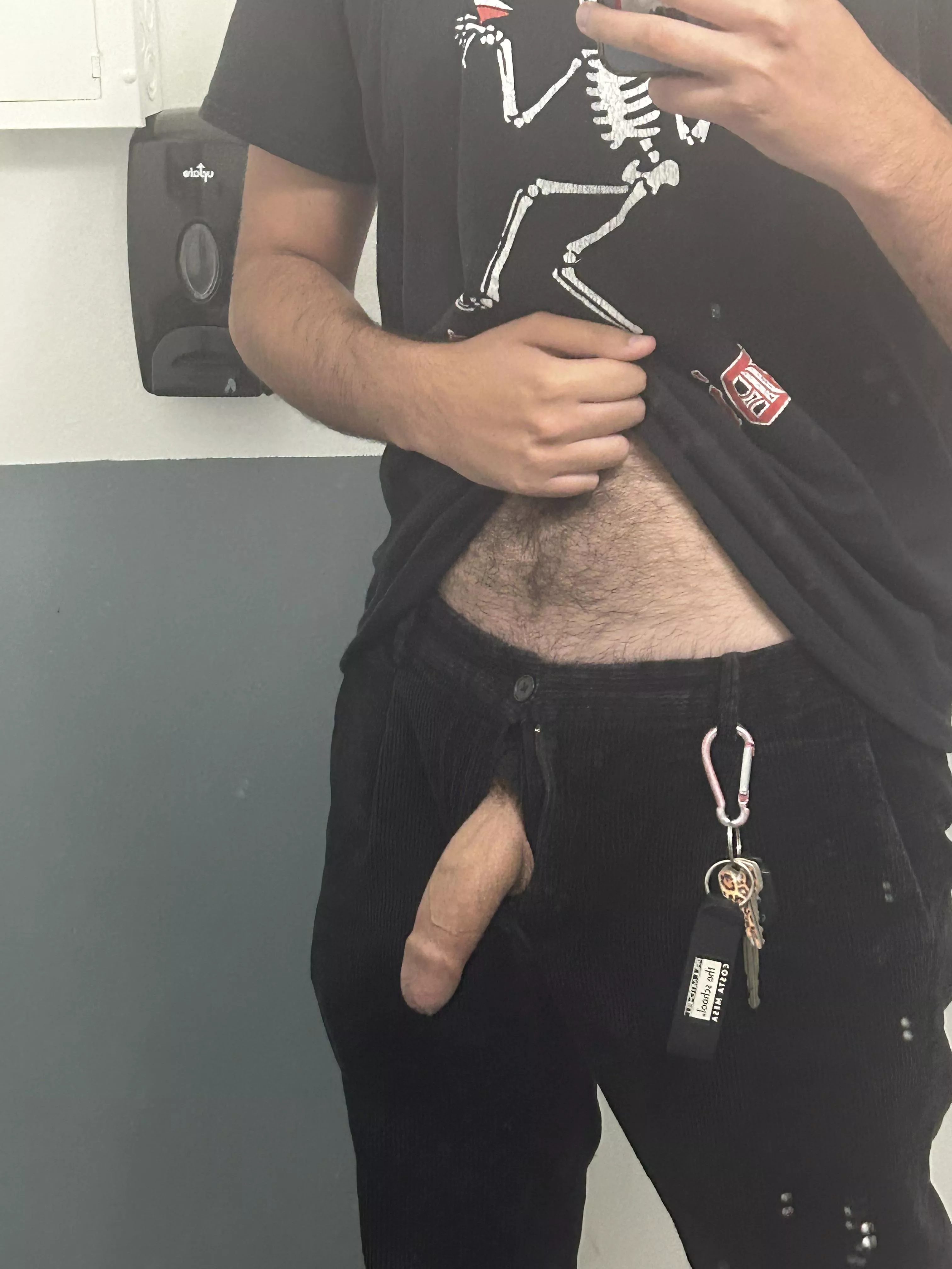 What your barber does in the bathroom 😈(23) posted by diegoishome