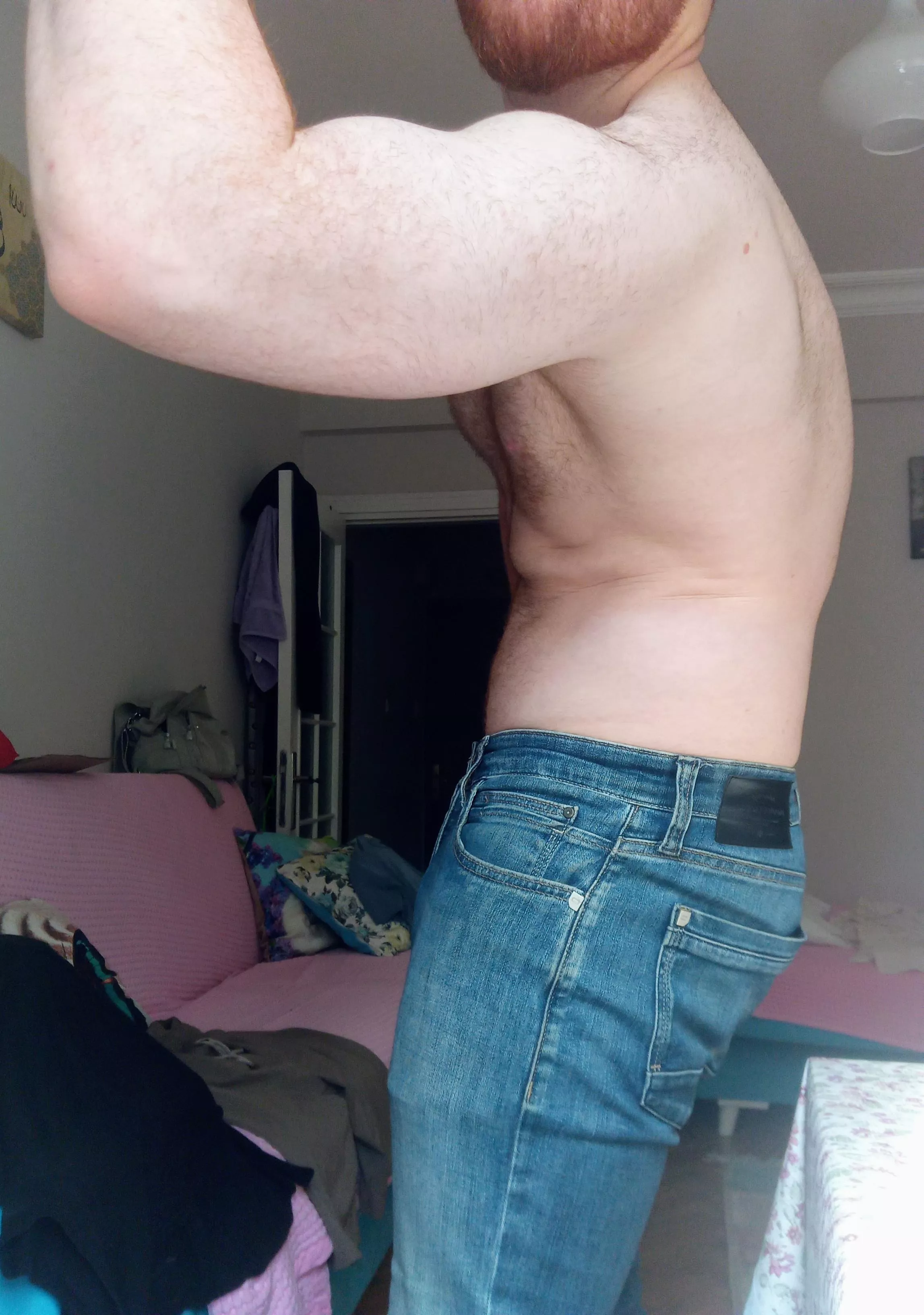 WOW! Thanks for 500 followers! Anyway... To celebrate, here's an intrusive bicep pose 💪 posted by Beneficial_Fly_3362