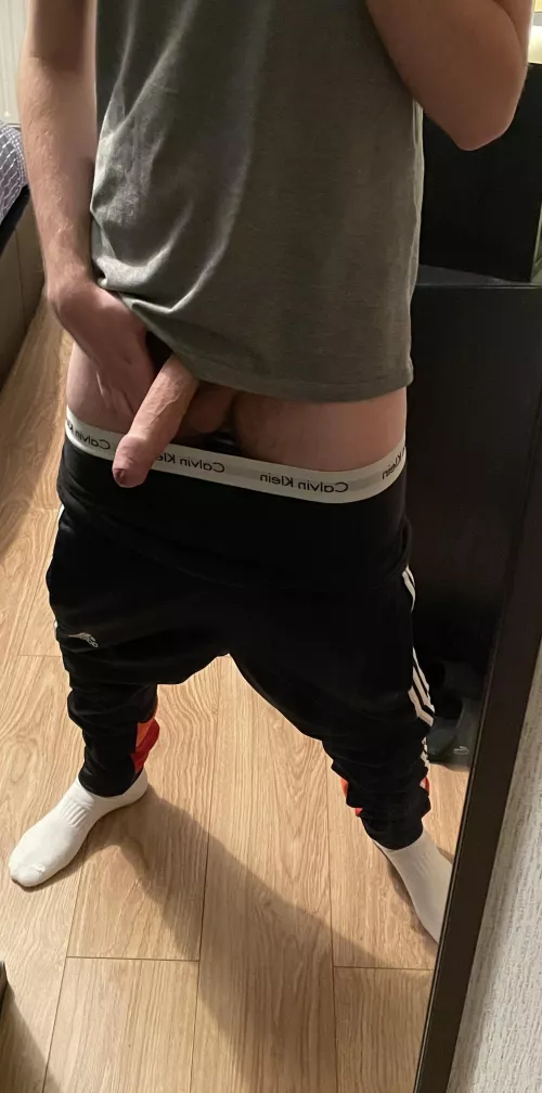 32 uk curious. Looking for similar for snap. HMU. by ukcm10
