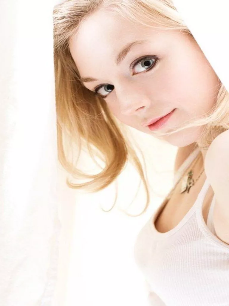 Emily Kinney posted by waycushion