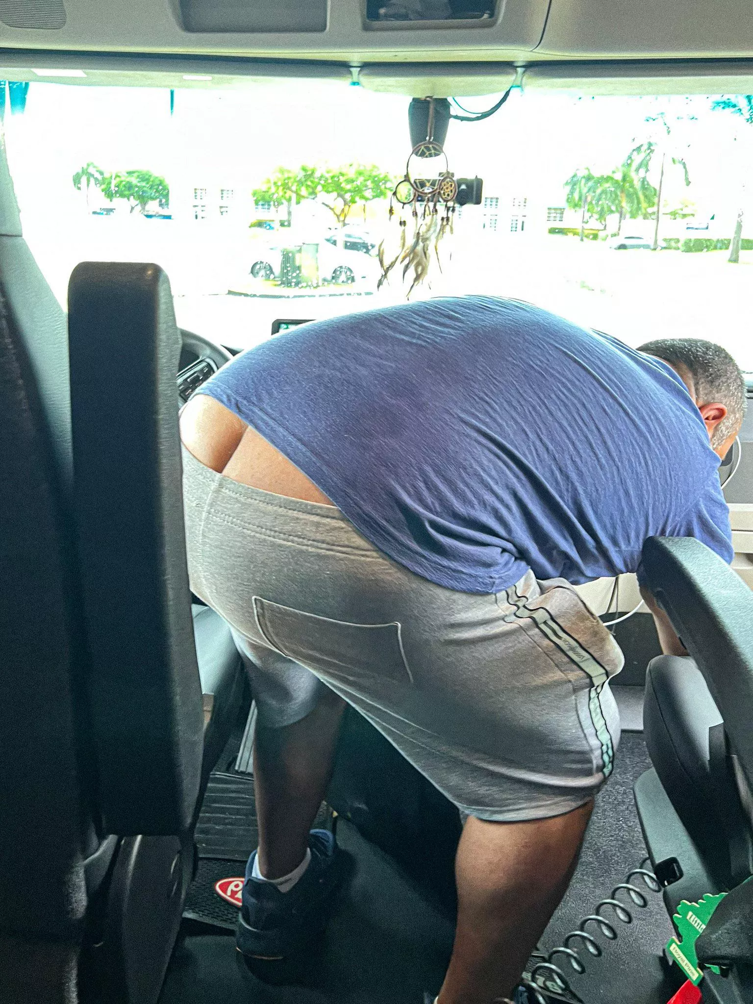 Gotta keep the 🚛 clean posted by truckerlorenzo