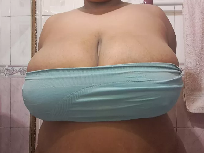 Guess how many jumps get the top to free my tits by Latinafeetfreedom