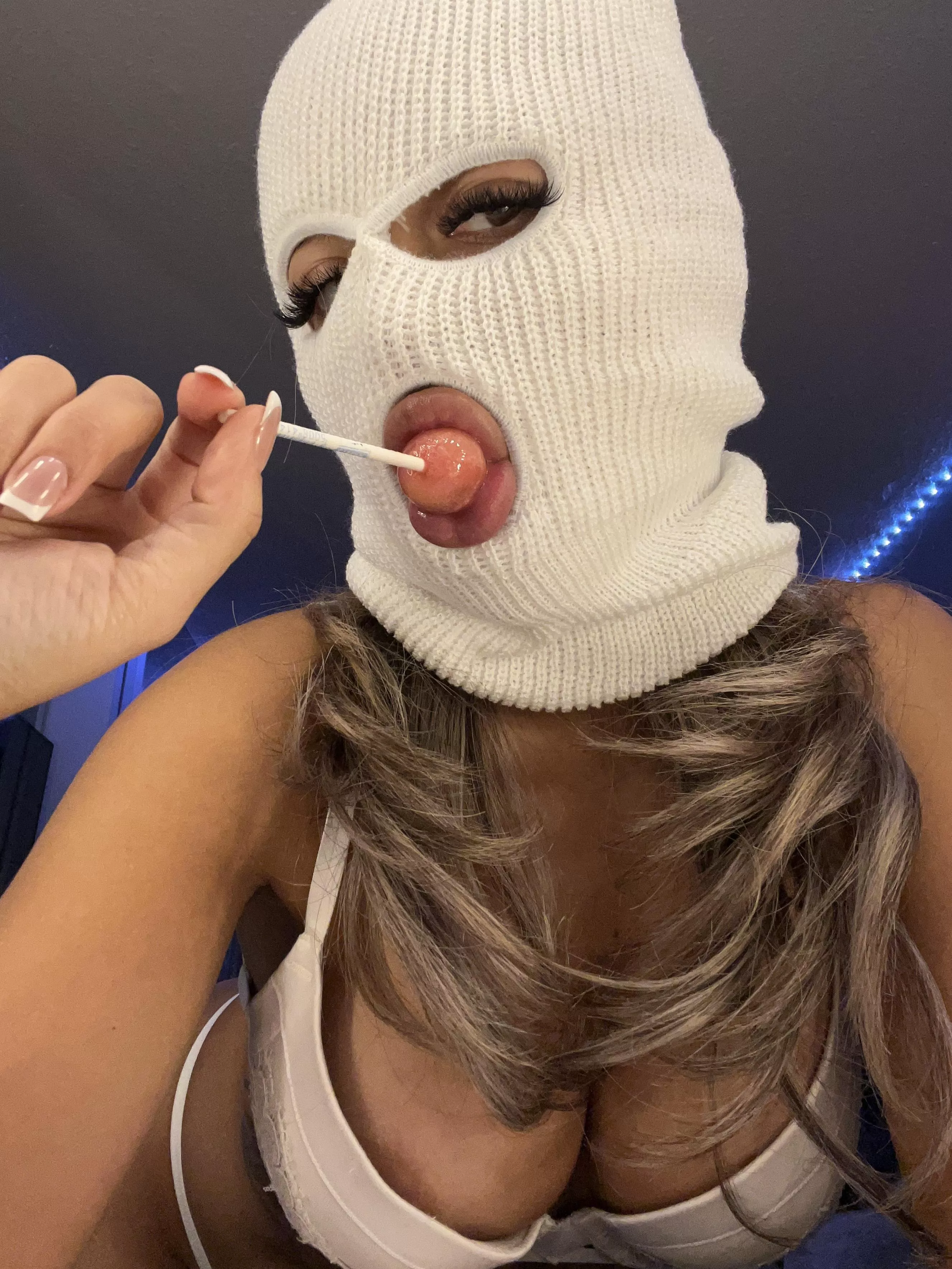 I think it's time for you to take this white set off!!! posted by Jess_rosea