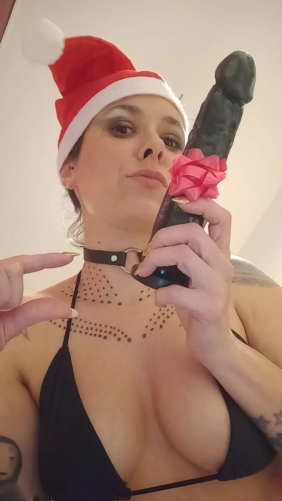 I'm bored, any worthwhile loser kneel down to eat my feet and be my sex toy? posted by DominAve