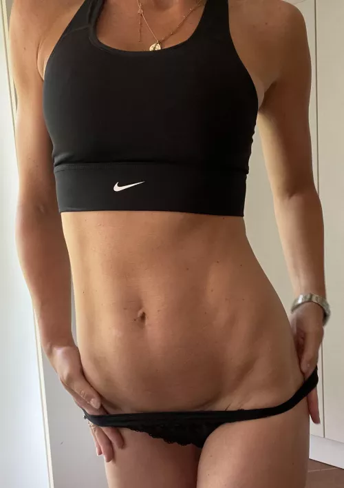 Mum 34, two kids, in her sporty croptop… by German_mum__1989