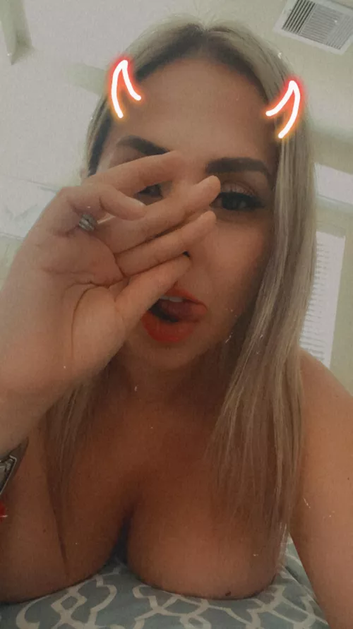 My hubby left wanna play?! by Kassyhotwifexoxo