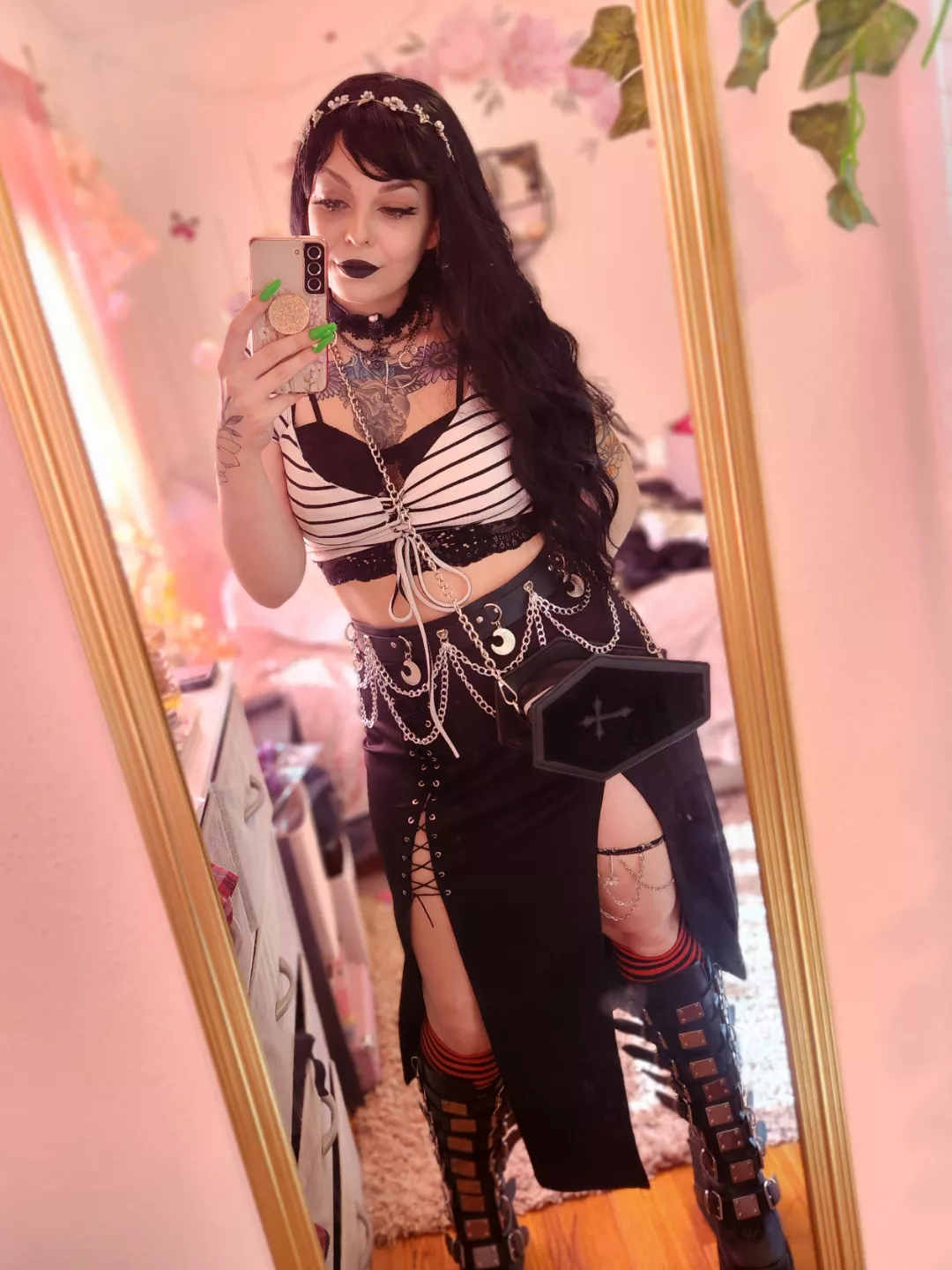 Naomi C (@thenaomipeaches) posted by NaomiCakess