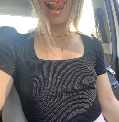 No Bra… smile this is weekend by NatyBond_OF