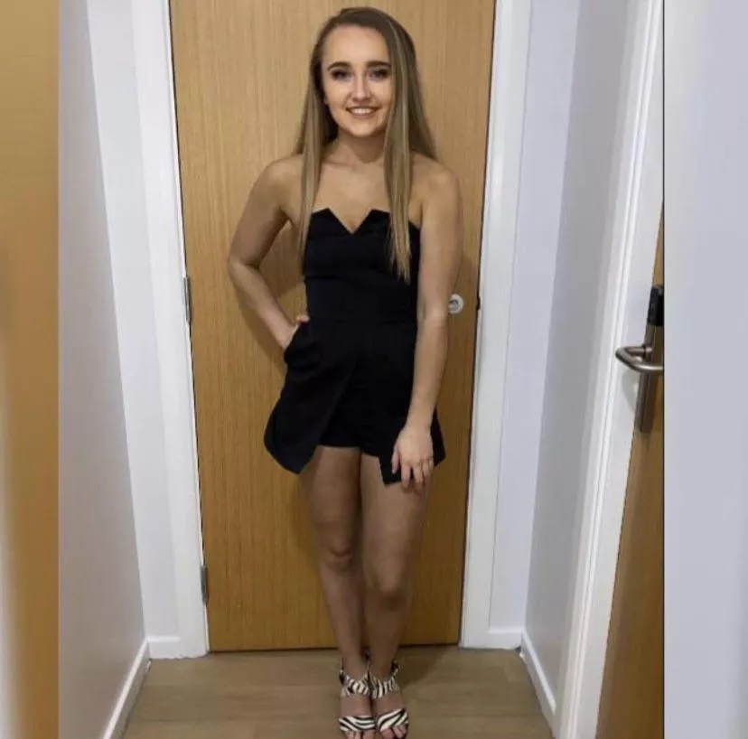 Petite posted by PoolFancy4075