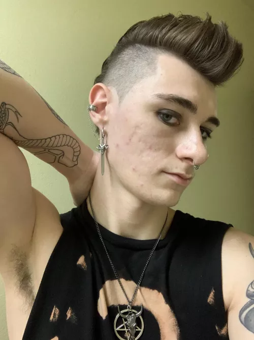 Sniff my goth boy pits by PaytonTallSlim