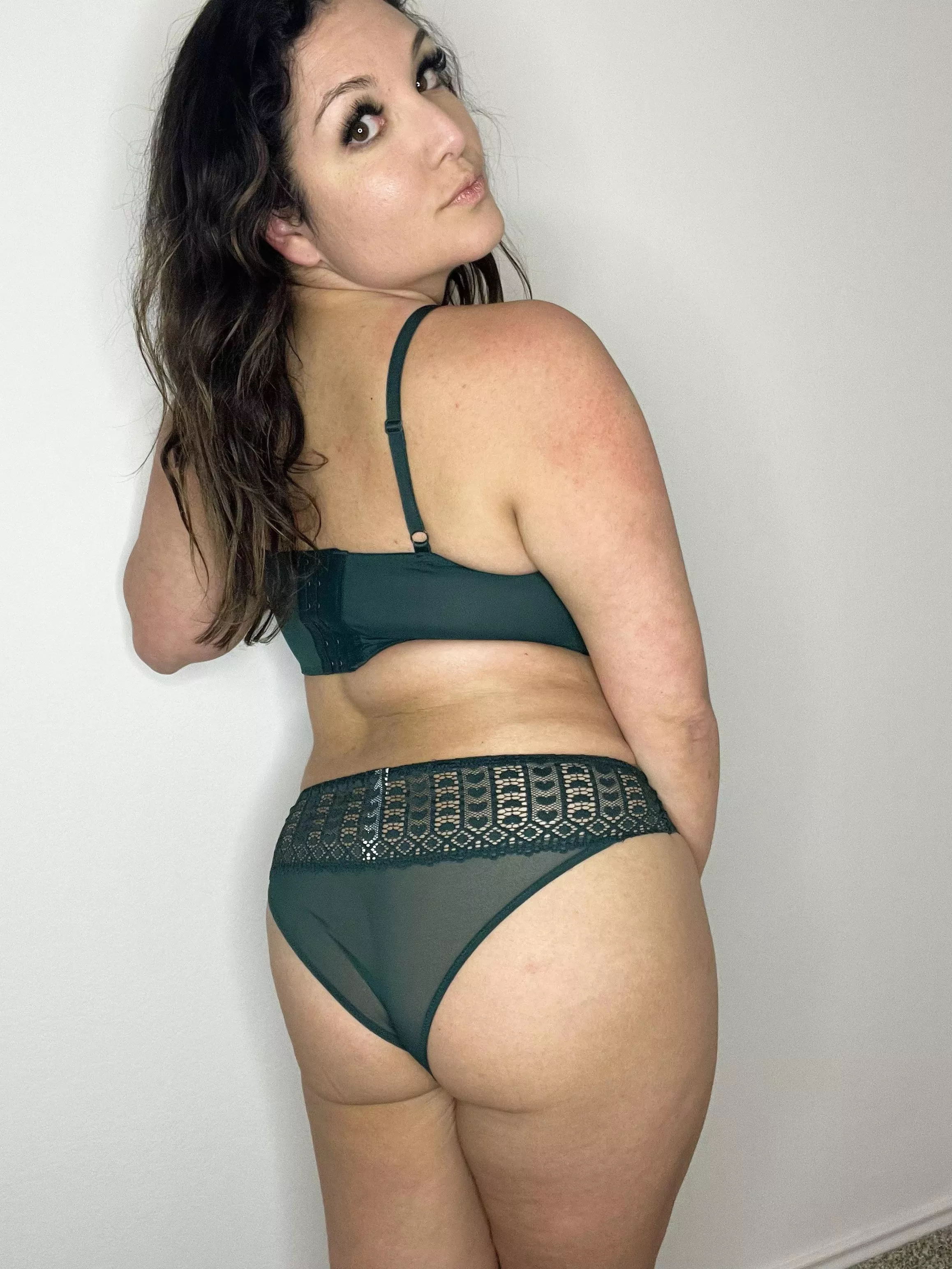 The naughty mama who’s up to no good posted by sexxymilf1030