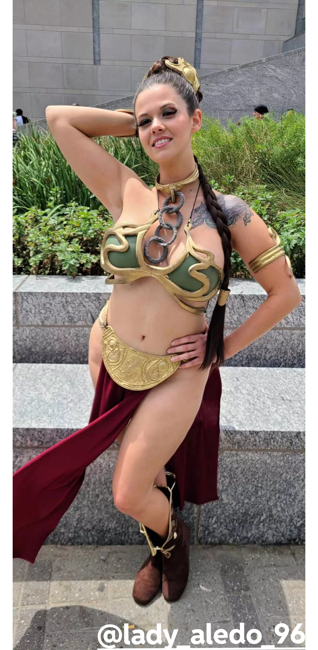 The wind is my friend on these hot convention days. (Lady_albedo_96) posted by Lady_Albedo_96