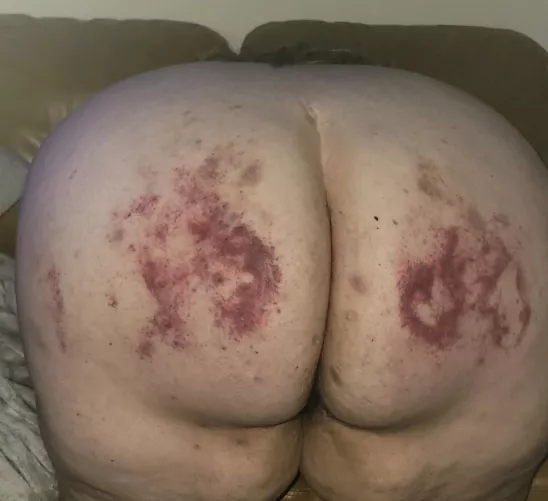 This one really hurt 🤤 by Theholeyghost69