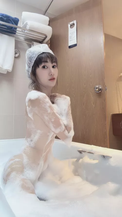 Would you join me while I'm taking a bath? 🛀🏻 by EhxoWasTaken