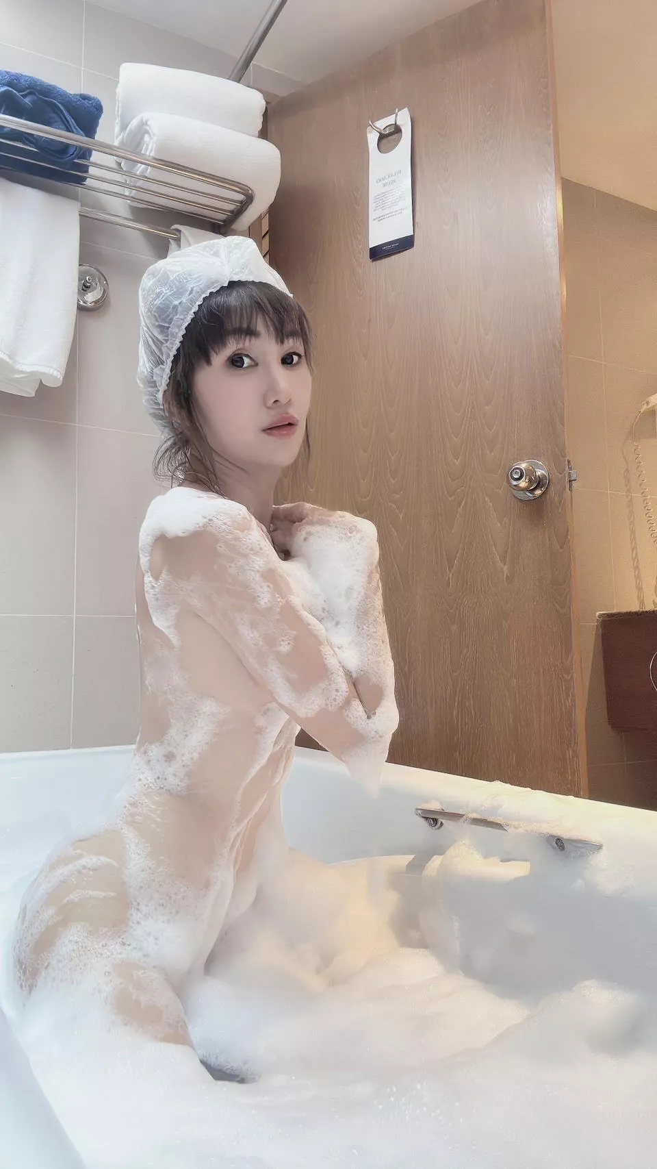 Would you join me while I'm taking a bath? 🛀🏻 posted by EhxoWasTaken