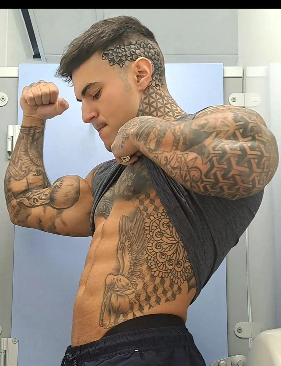 Your gym locker view posted by bahamianDowel769