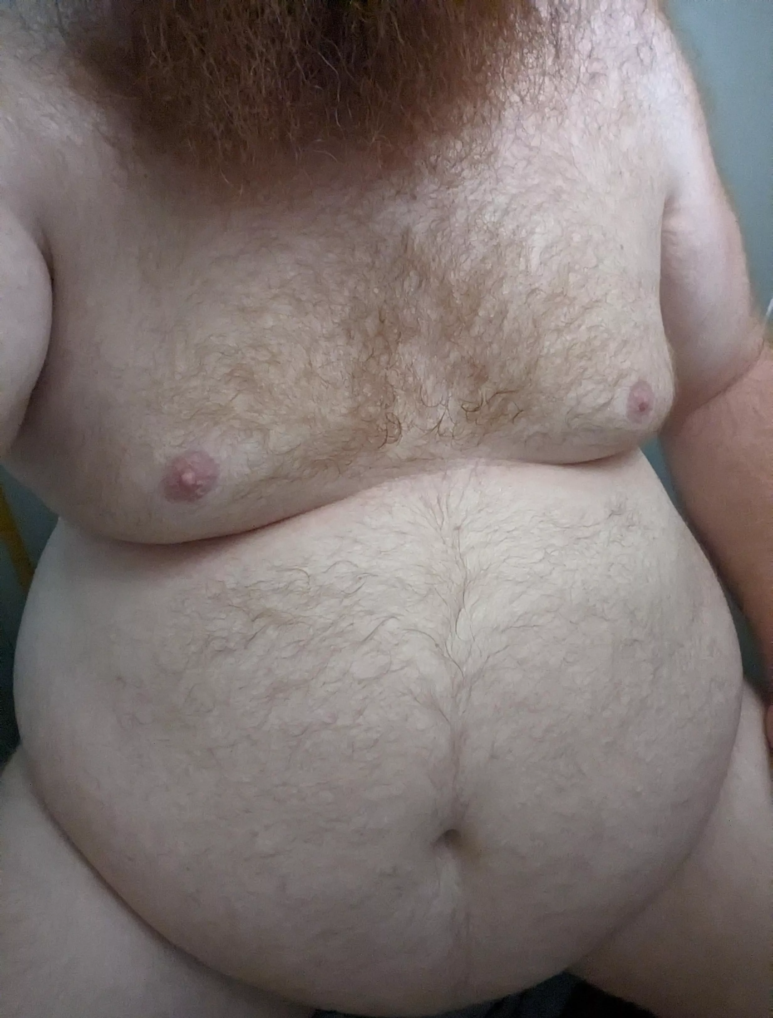 Big ol' sweaty belly posted by bigbellybootylover