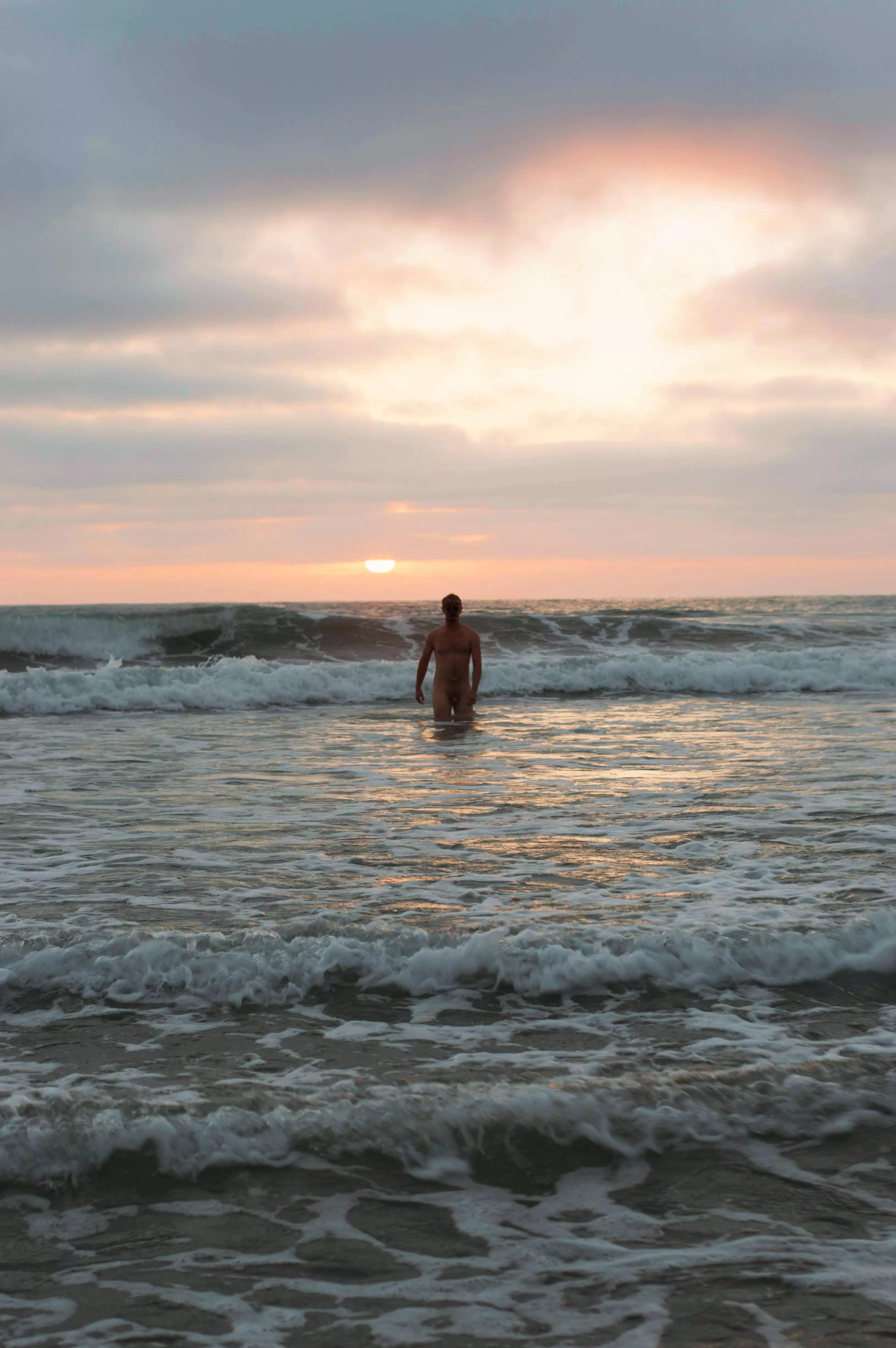 Catching the last rays before the Pacific gets too chilly 🌅 posted by jmnoodles