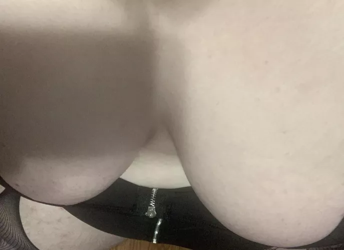 Do I have nice cleavage? by tastydaniel69