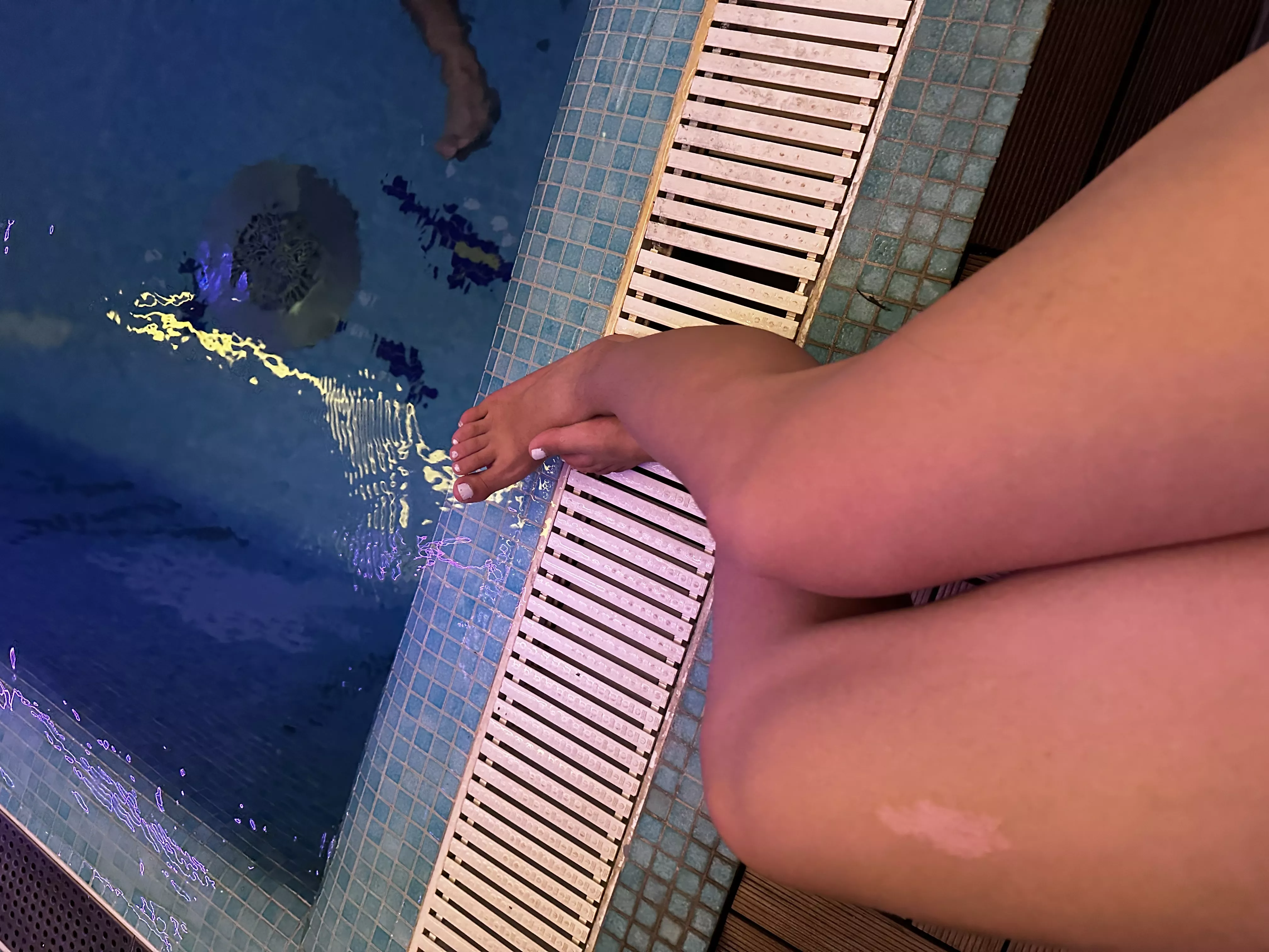 Enjoy the beauty of my legs, a mix of charm and allure F19 posted by little__devill