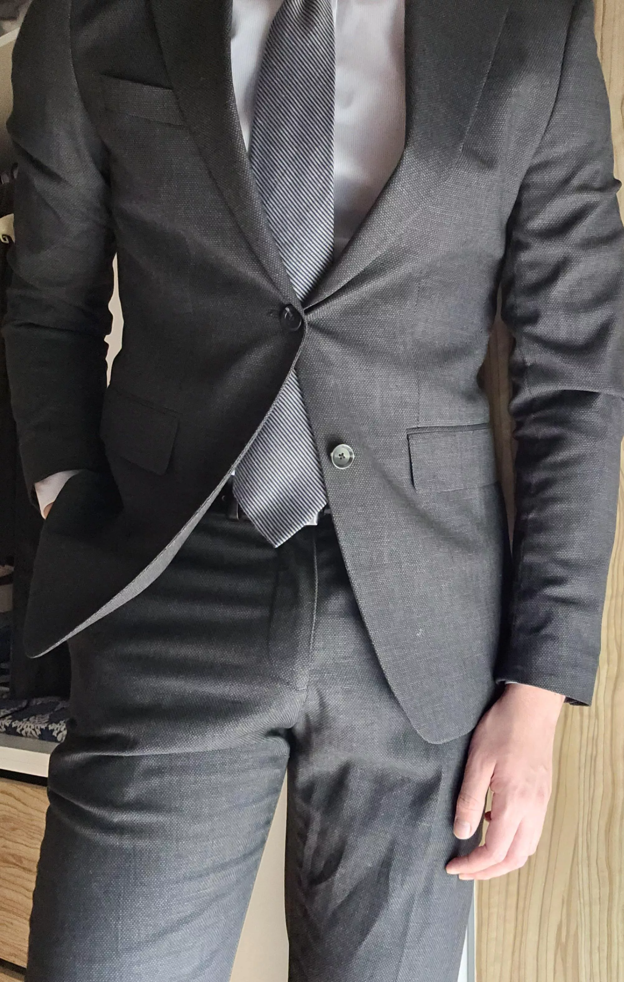 Ever wanted to fuck a suited guy? posted by uporabnik1234