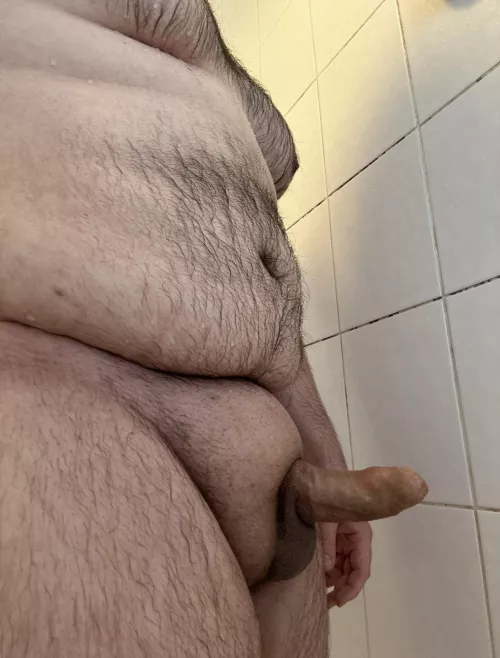 I haven’t posted a pic in a while just thought I’d say I always love to have a little tug in the shower😉 by Like2ShowOffSmallD