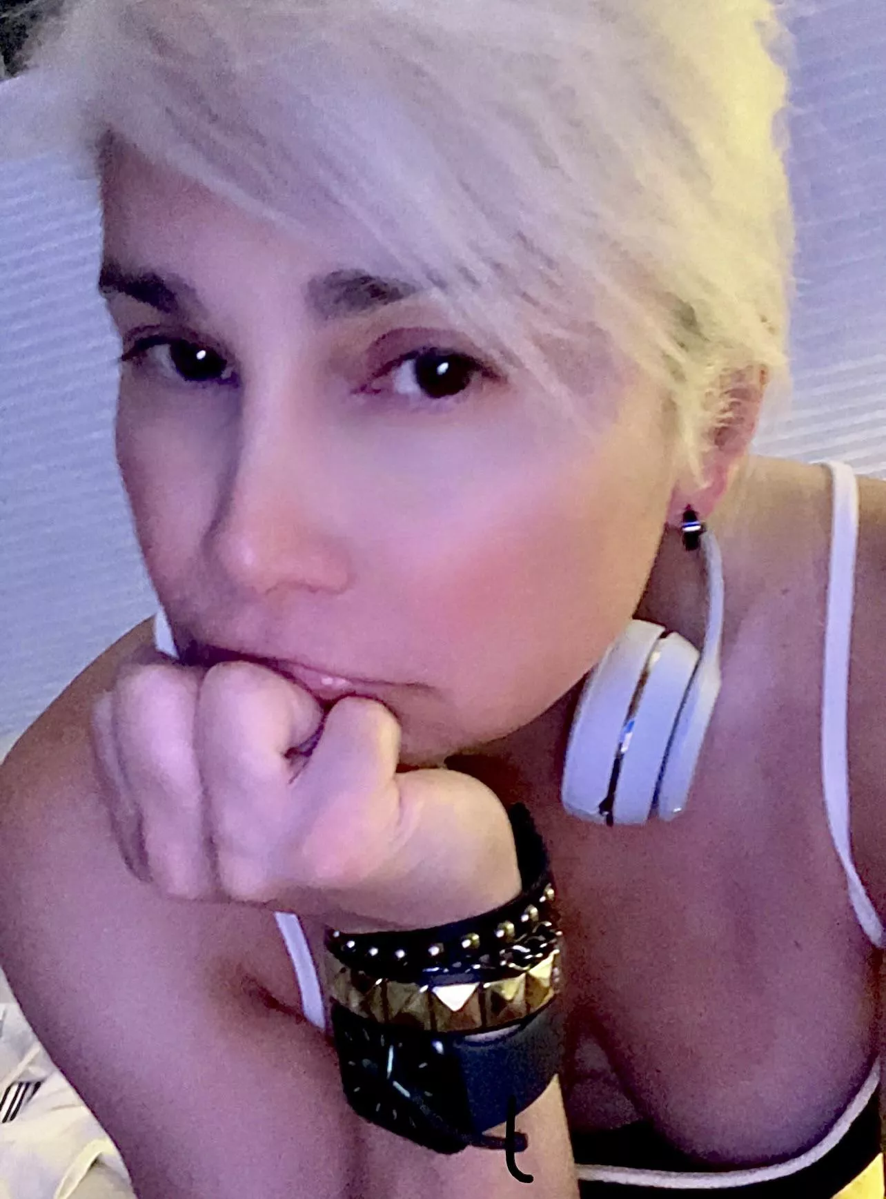 I thought bois liked girls. I do. posted by oneworld_onegirl