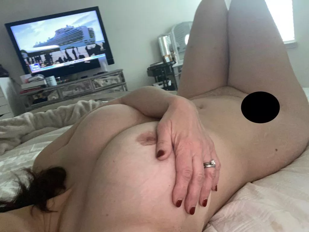 If we met you out and invited you back with us would you cum?? 😜 posted by coupleshare1234