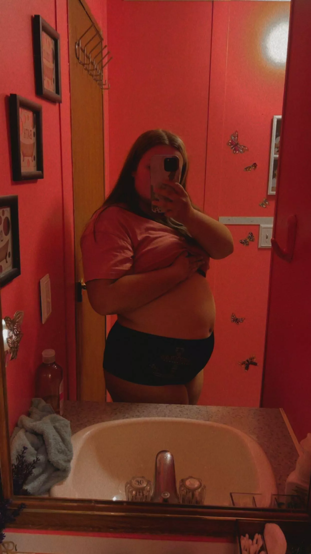 Just a mirror selfie I took from my bloat earlier :) posted by ConsequenceRight9983