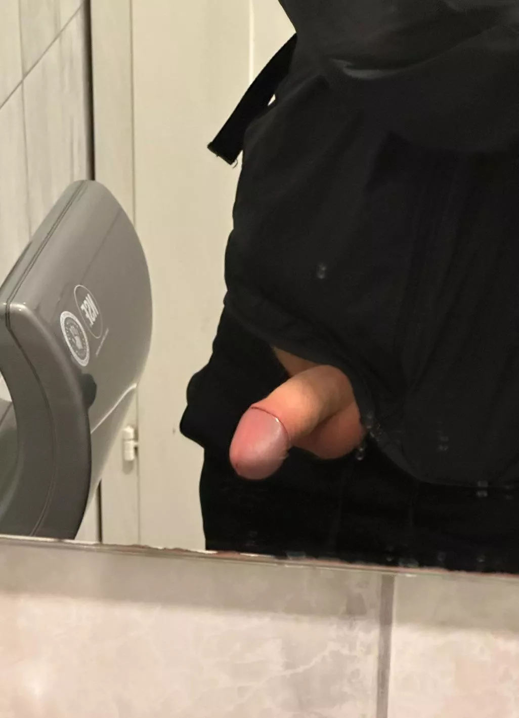 kept the dick out while washing my hands 🥵🔥❤️🤩 posted by feetplorer