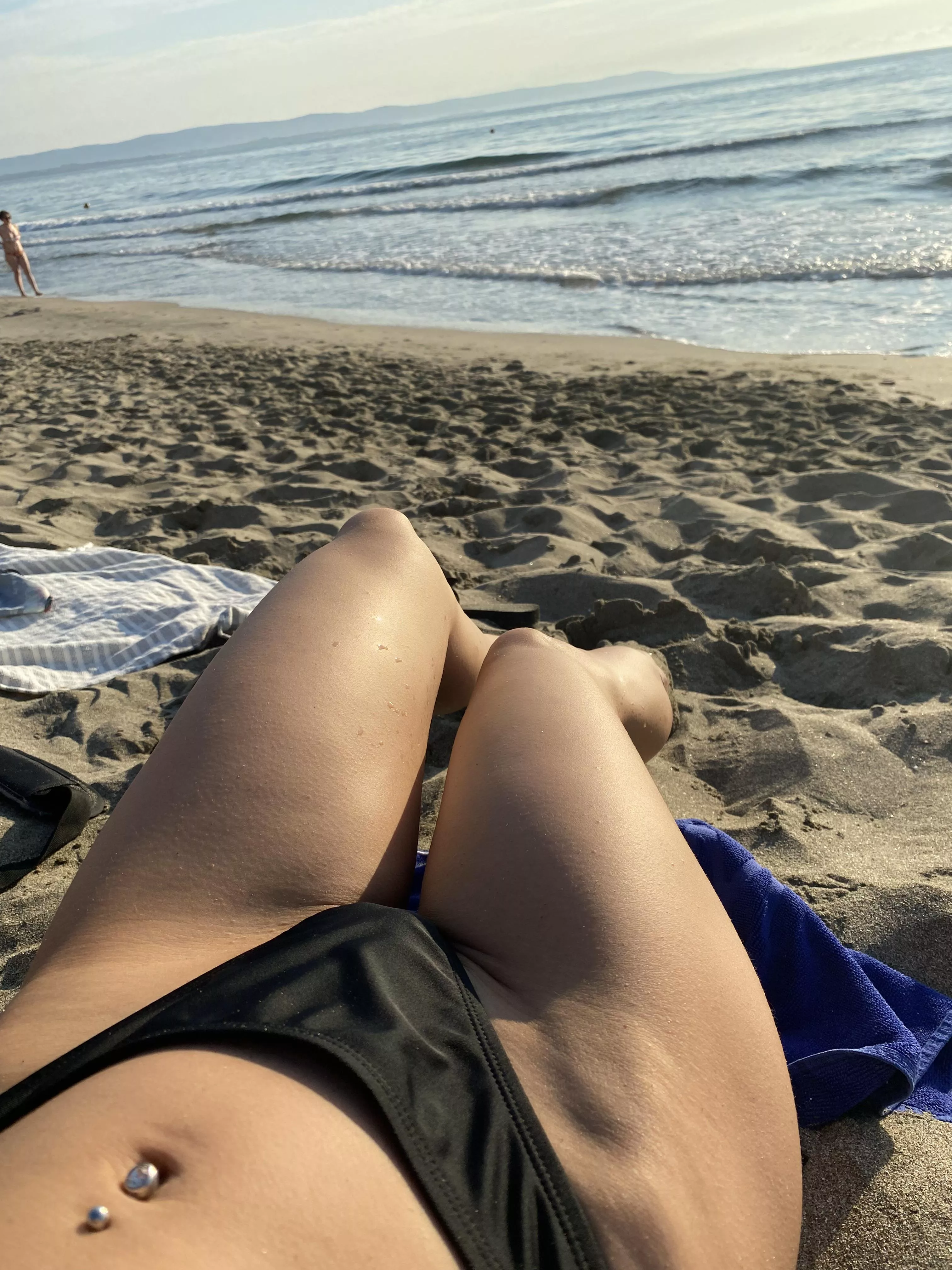 Legs at the beach posted by cutiebaby04