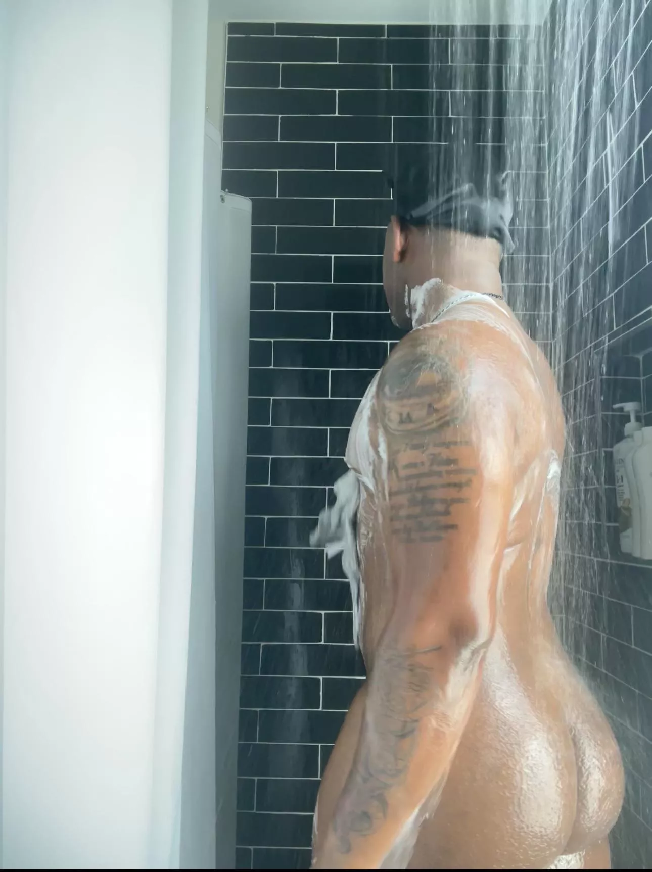 Lend a hand?! posted by AftaDarkM