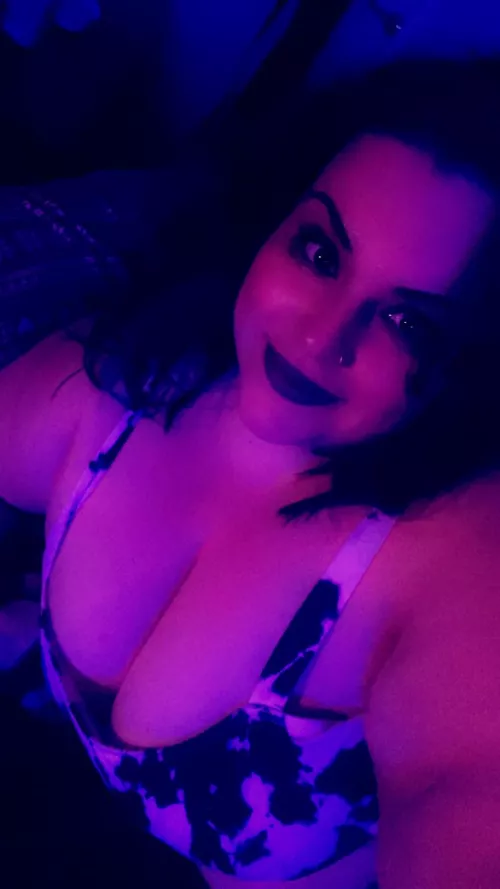 Talk to me by Gothicc_princess4