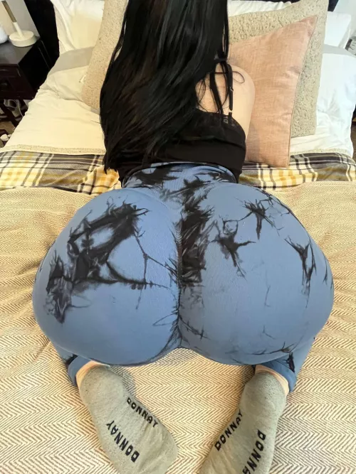 These pants make my waist look small and my ass look phat by BigAssHM