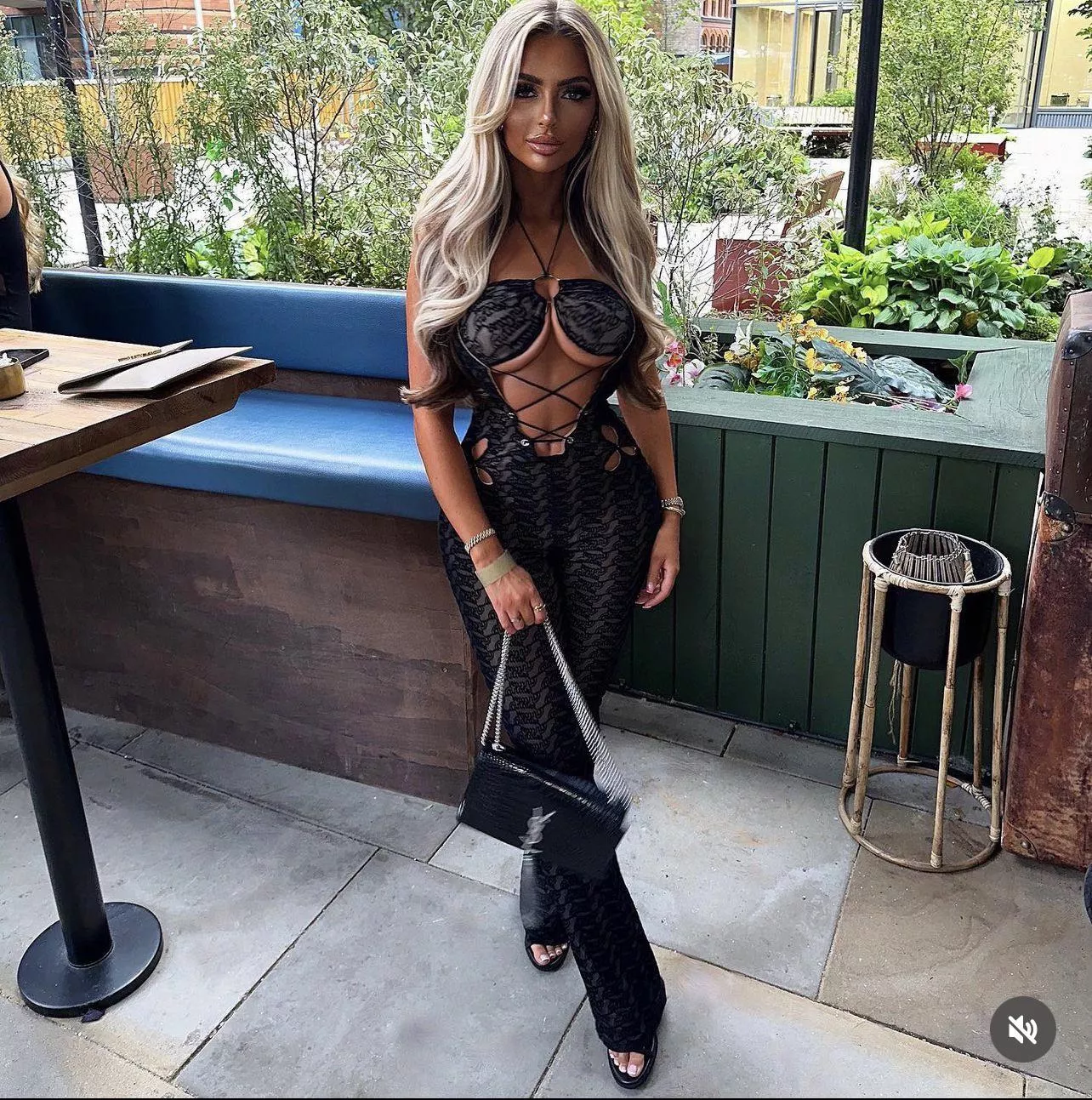 This outfit is insane posted by Adorable_Tie_7787