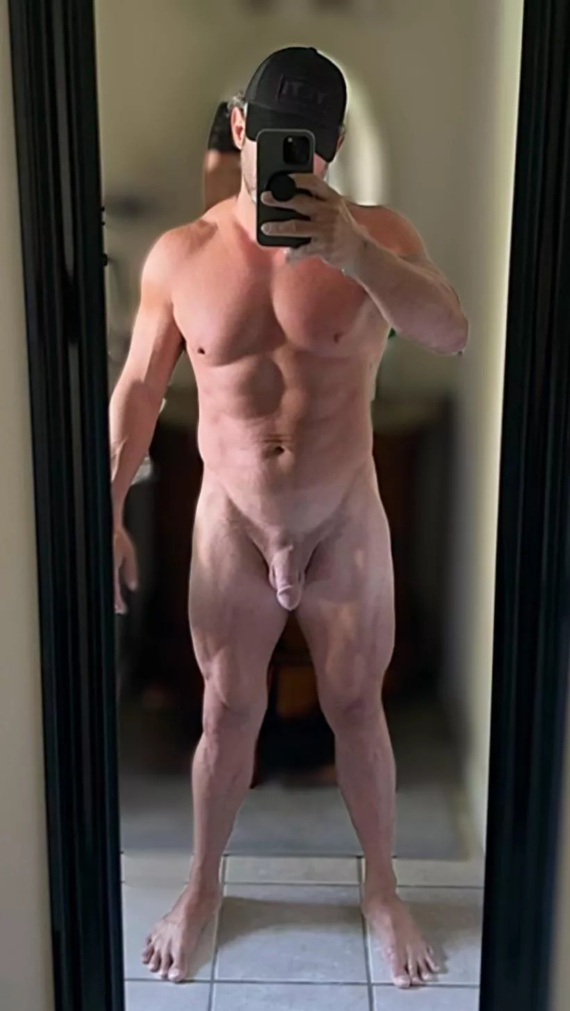 Want to get me as hard as these quads? 💦 posted by Joe_Savage500