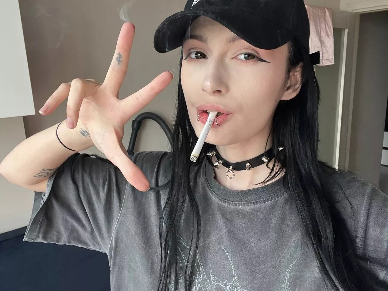 Would you let me smoke on a date with you? posted by kaiko_riko