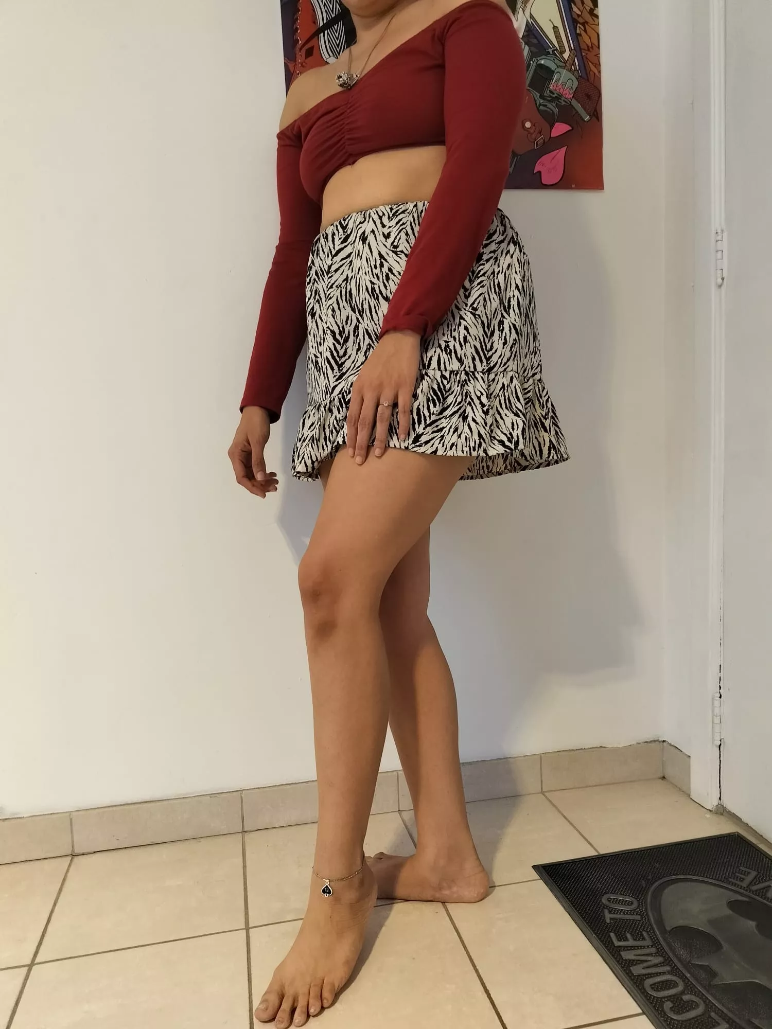 Would you notice my anklet and dominate my married body? posted by VeronicaQOS