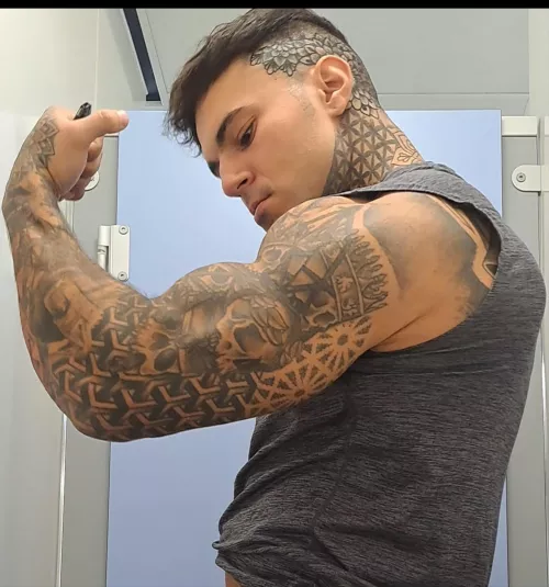 Your gym locker view by bahamianDowel769