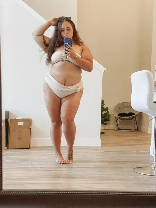 Beach timee (; whos comin? by YummyAnaliyah