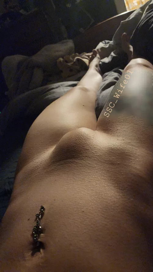 Chilling and waiting for your touch by SSC_Wife01
