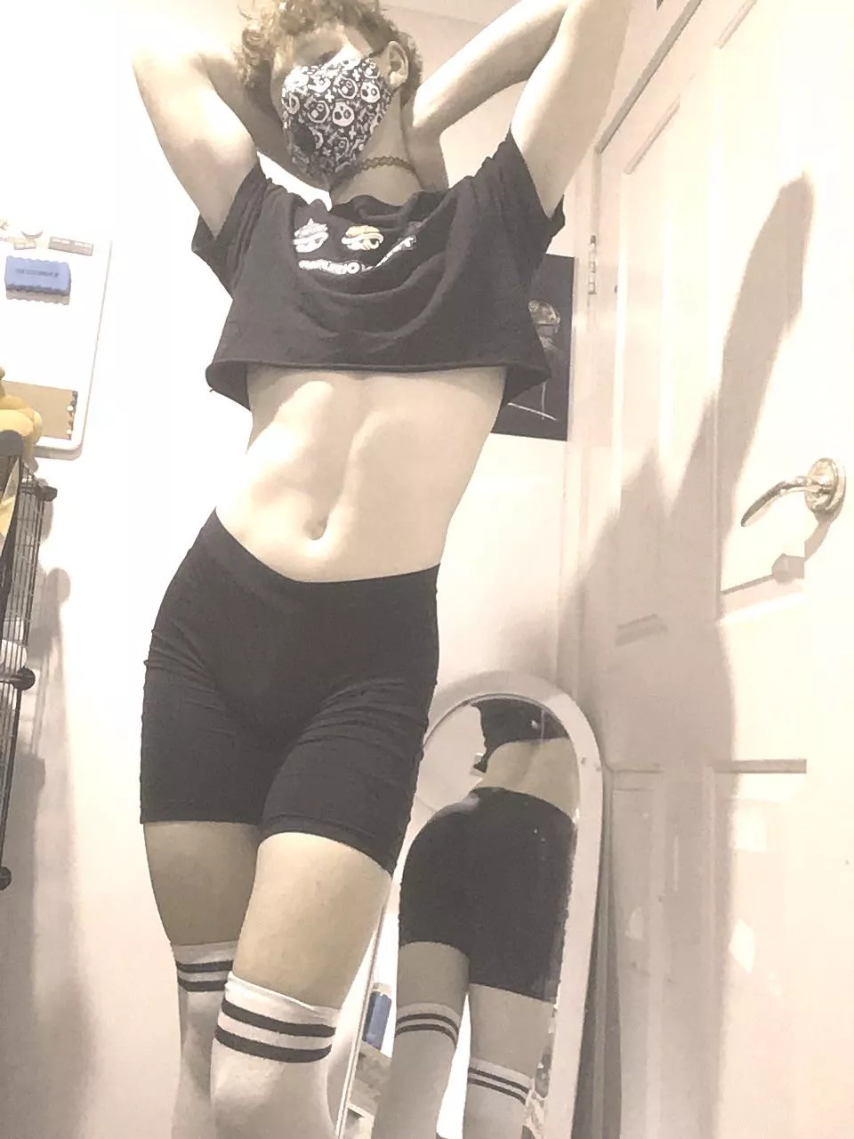 Do I look good; ps I need male validation 🥰 posted by mellowki