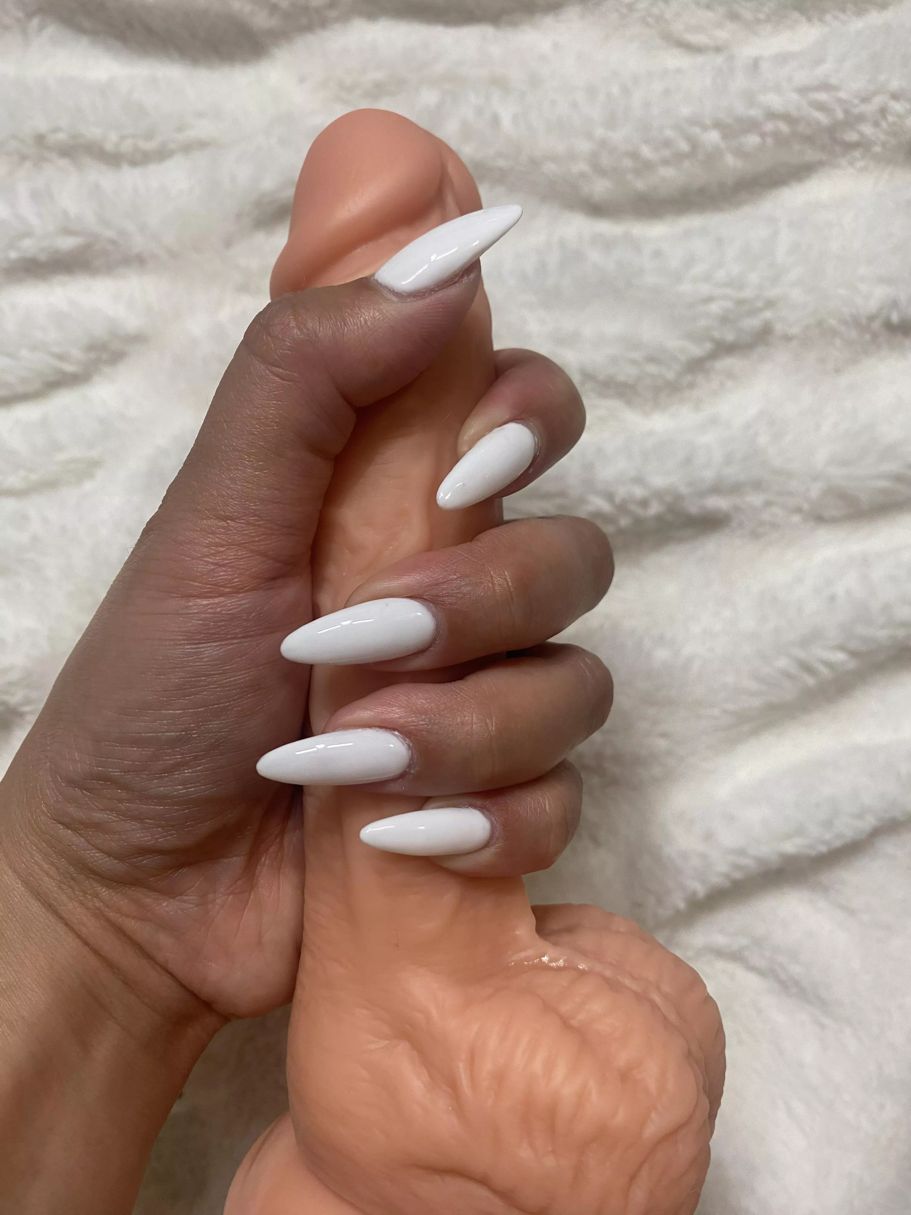 Do you like Filipina girls with slutty nails? posted by LaylaniCakes