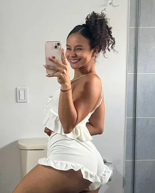 Glowing! [f18] by ILoveSmilinggBack