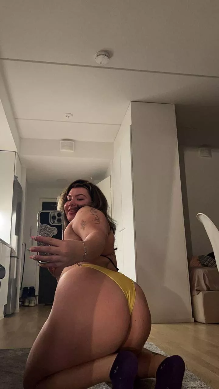 How long can you hold your breath with my thick ass? posted by _Gavrilo_Princip_1