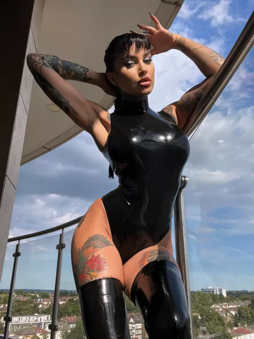 How's the view? 🖤 by starklyFeign