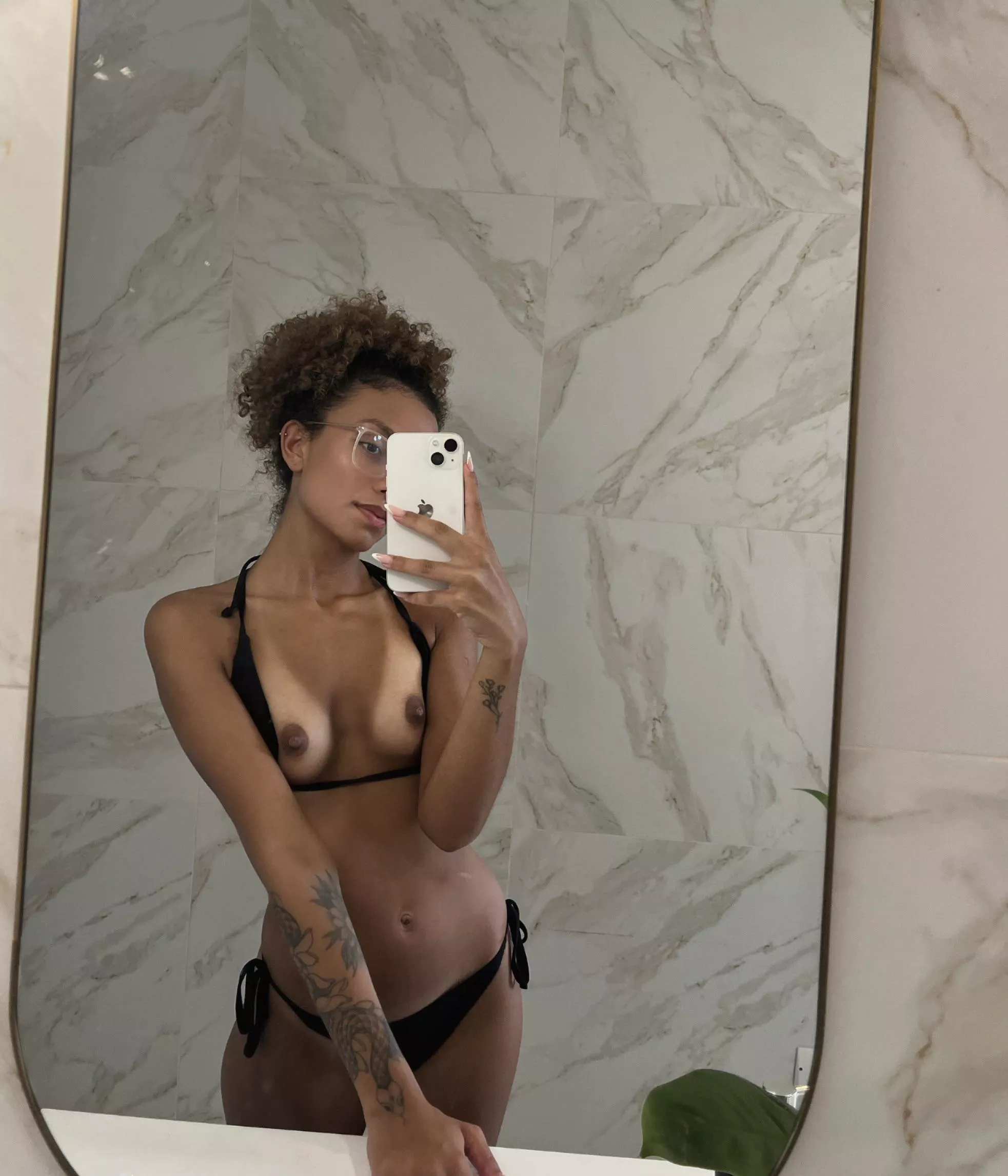 I keep sending nude pics, tell me yes or no posted by Goldencurls3