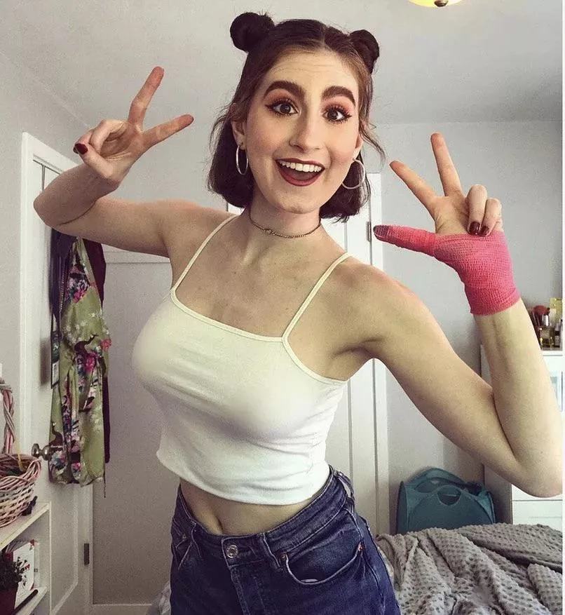 Notice the broken thumb? posted by efettke126