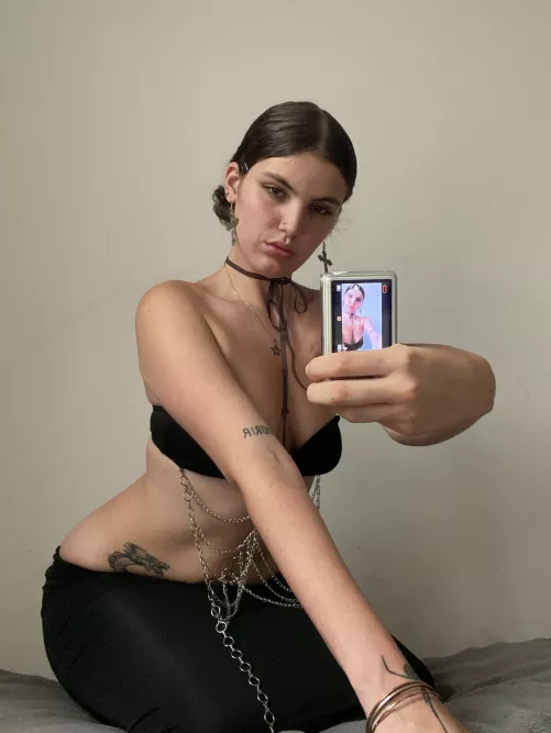 Small tits big ASS popping out 😈 by therealkhloe