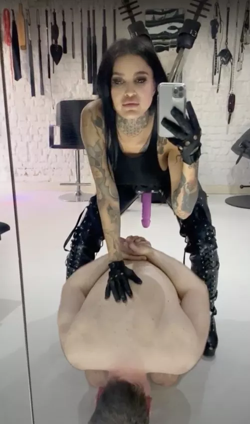 Teaching my bad slave that Mommy is Master 😈 by starklyFeign